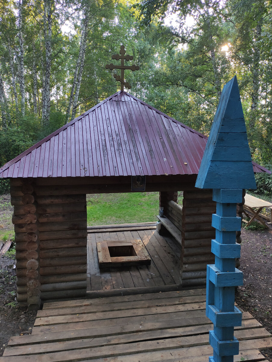 Святой источник благоустроен в виде колодца