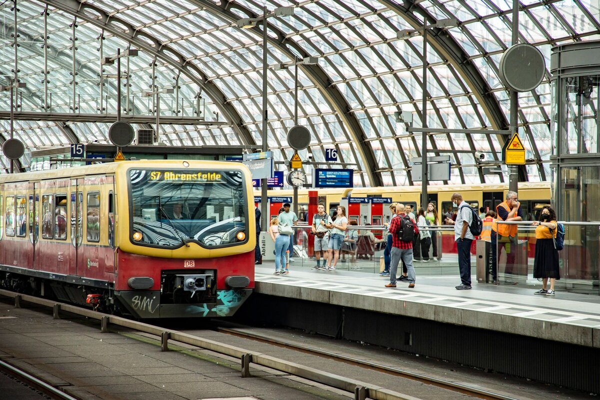 Berliner S-Bahn (Symbolbild): Schläge gegen Kopf und Oberkörper Foto: Emmanuele Contini / IMAGO