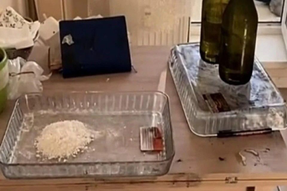     Столичные полицейские задержали мужчину, производившего мефедрон. Фото: оперативная съемка  МВД Медиа