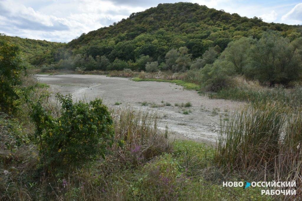 Водохранилище новороссийск. Неберджаевское водохранилище Новороссийск. Владимировское водохранилище Новороссийск. Каховское водохранилище дамба засыпана. Каховское водохранилище дамба сегодня.