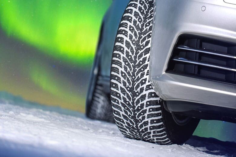 С наступлением очередного зимнего сезона водители начинают «переобуваться» на зимнюю резину.