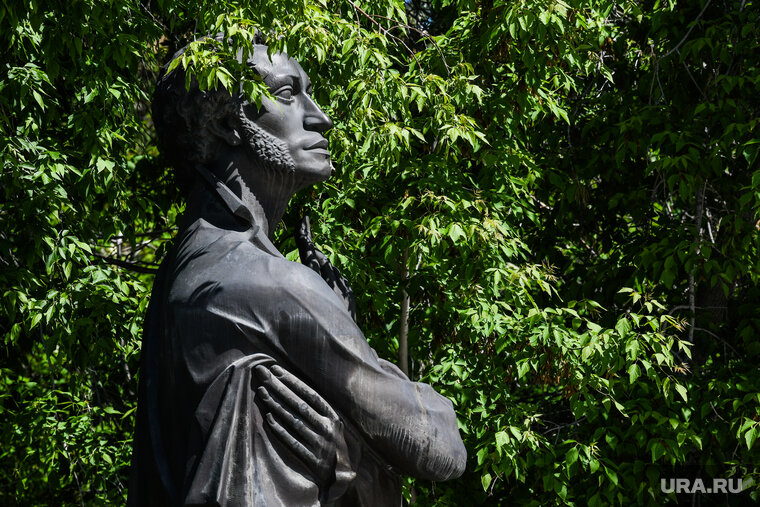    Памятник Пушкину демонтировали в Киеве