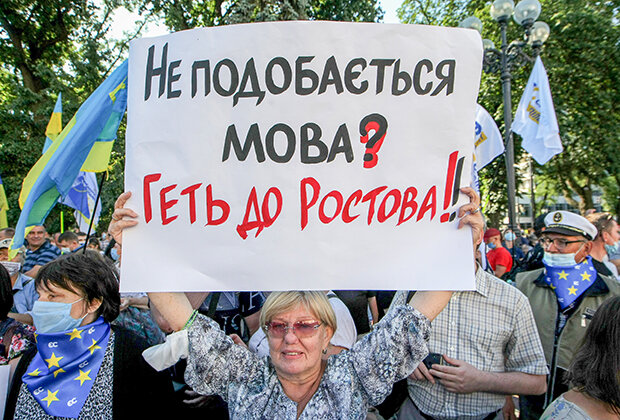 Лично я считаю, что у них какая-то болезнь головы. Они беднеют, их обманывают и грабят, но виновата в этом Россия, а не их Западные дружки.