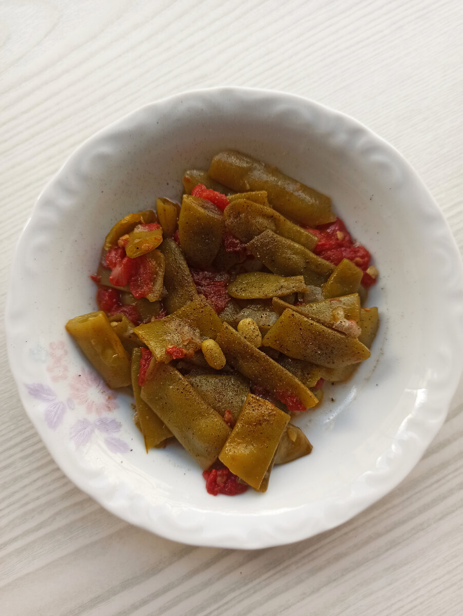 Готовая вкусная фасоль с чёрным перчиком