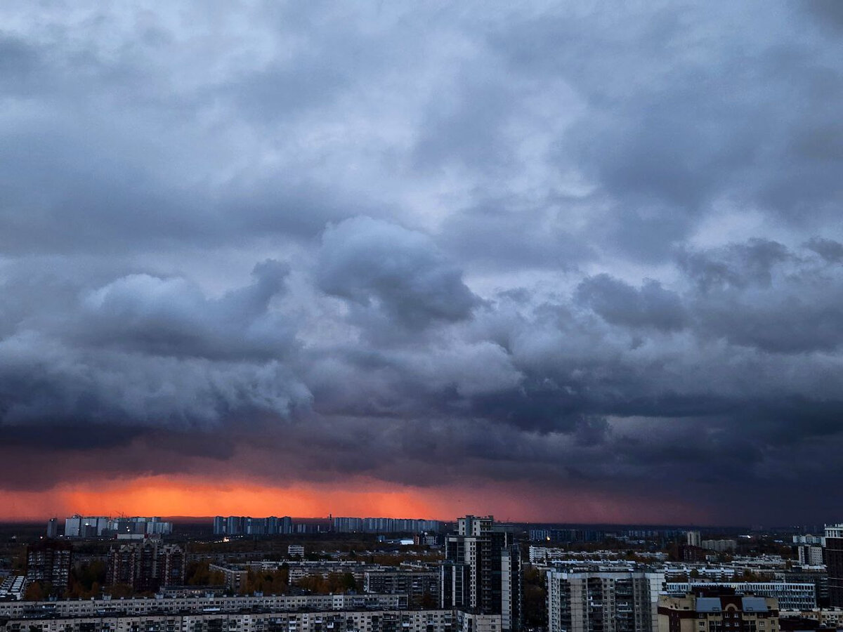     Рассвет в Петербурге 17 октября    
 Фото: Казаренко Андрей