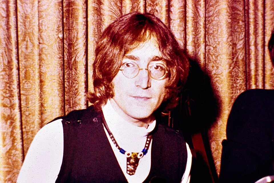     На торги выставлен последний автограф Джона Леннона  EAST NEWS