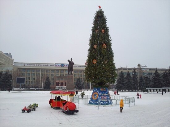     Новогодняя елка в Саратове. Фото: Сергей Климушев