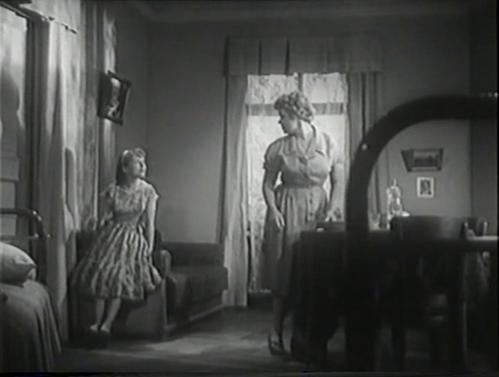 "Битва в пути". Две подруги по общаге. Л. Крылова и Н. Белогорцева. 1961 г.