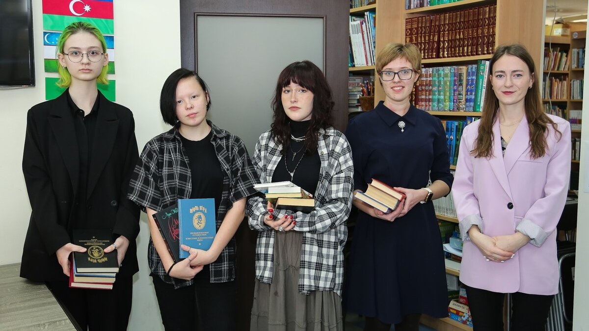    Югорчане делятся книгами с жителями новых регионов России