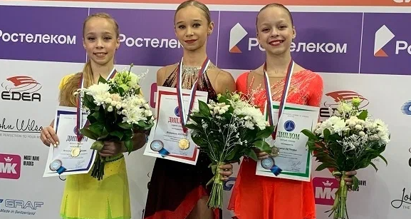 Алиса Двоеглазова (119.40), Вероника Жилина (130.45) и Агата Петрова (107.51)