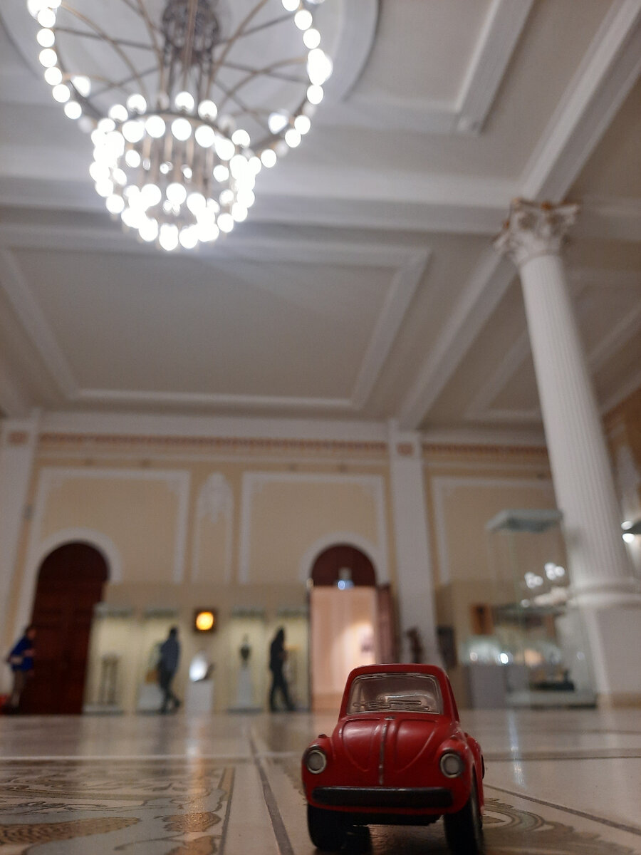 Листайте карусель