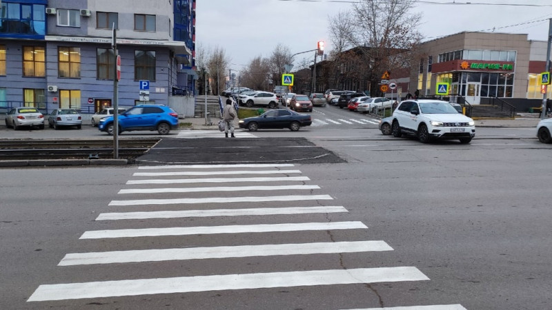     В Барнауле новая зебра появилась на пересечении пр. Красноармейского и ул. Никитина. Предоставлено altapress.ru.