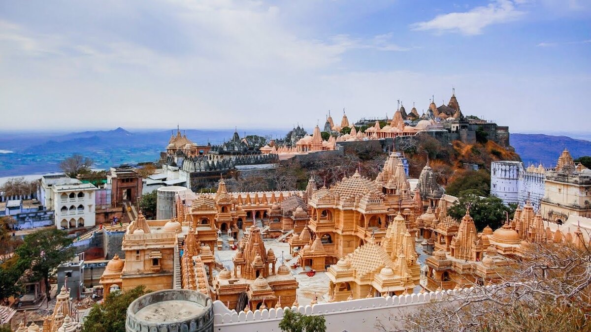 Палита́на — город в округе Бхавнагар индийского штата Гуджарат, расположенный в 50 км к юго-западу от административного центра округа, города Бхавнагар.