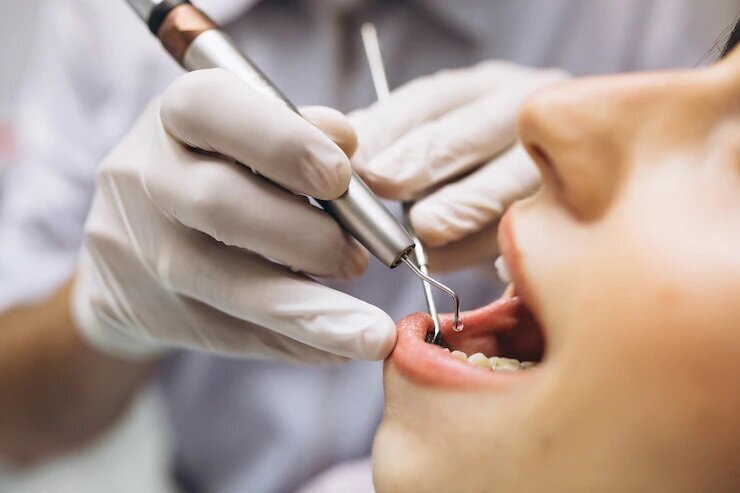 https://dzen.ru/media/city/po-krainei-mere-dve-peterburgskie-kliniki-perestali-predostavliat-besplatnuiu-himioterapiiu-63515ec466b28574bbb44dd7Сильнее всего цены подскочили на услуги дантистов. Фото: ru.freepic.com