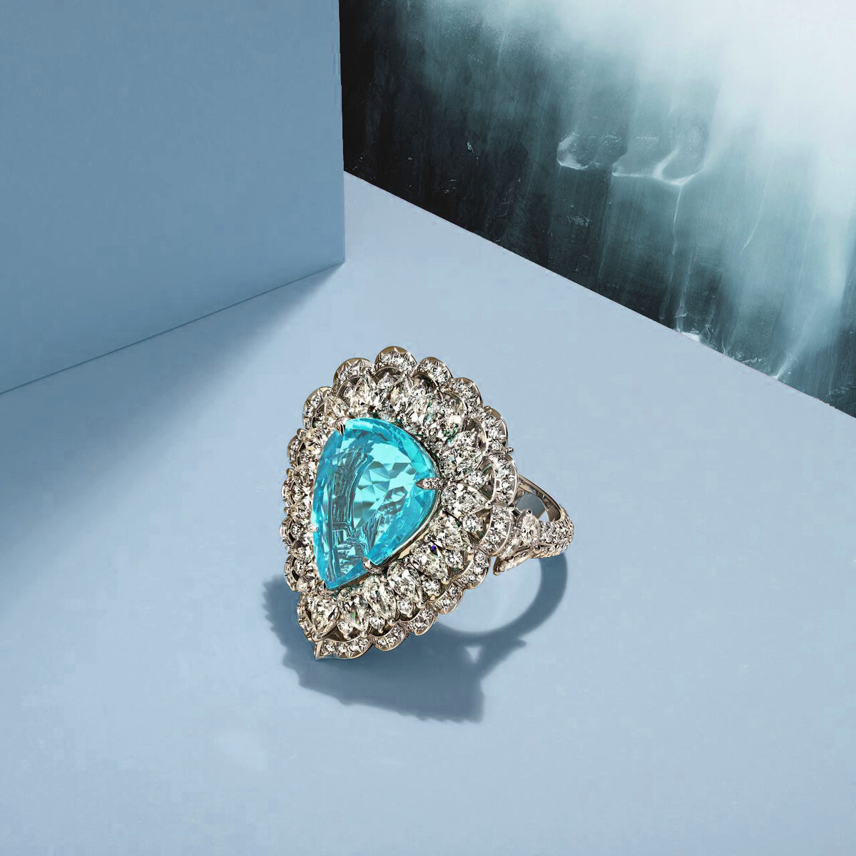 Кольцо Chopard High Jewellery с турмалином параиба (12,4 к) огранки груша и бриллиантами огранки груша и круглой огранки