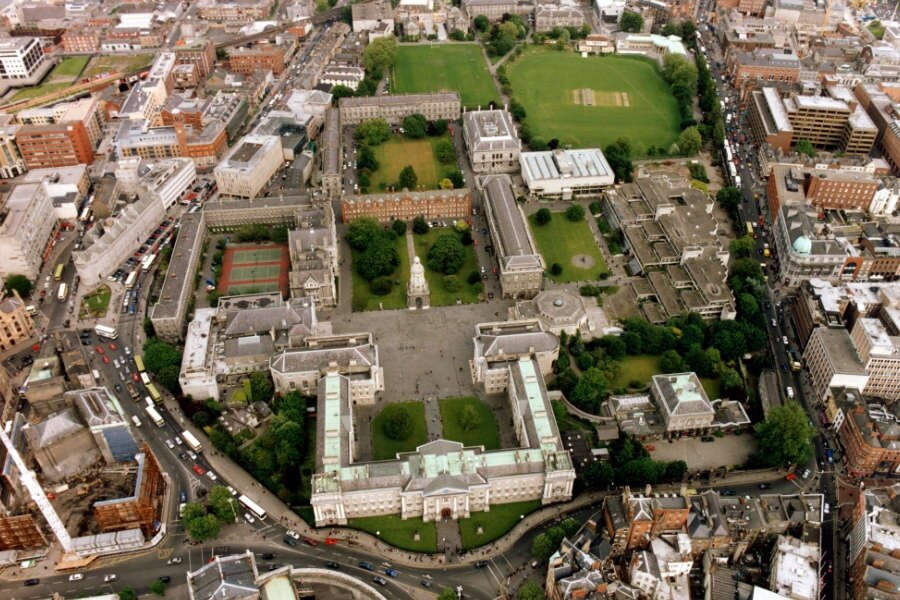 Тринити-колледж с высоты птичьего полёта / Trinity College – Dublín 