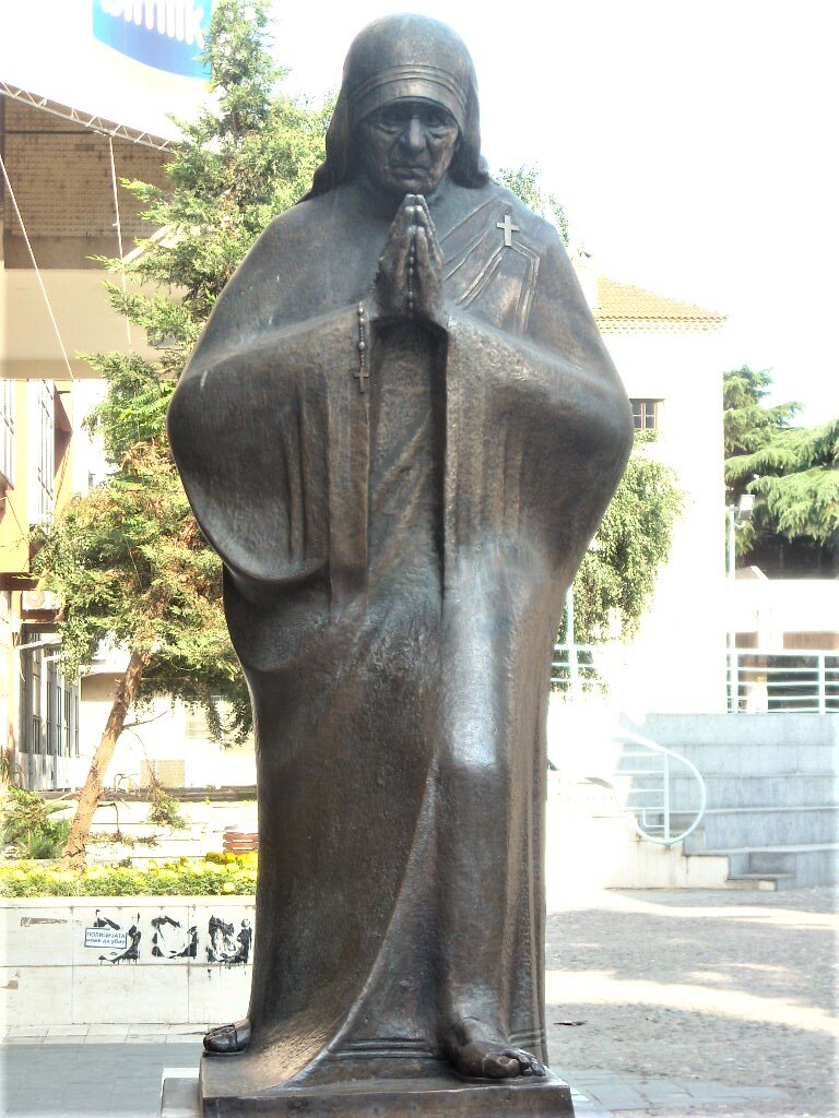 Памятник Святой Терезе Калькуттской в Скопье