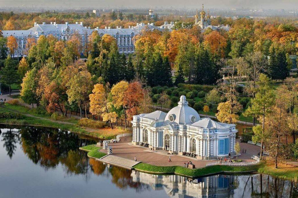 Город пушкин под петербургом. Екатерининский парк Царское село. Екатерининский парк Пушкин. Павильон грот Екатерининский парк. Пушкино Екатерининский парк.