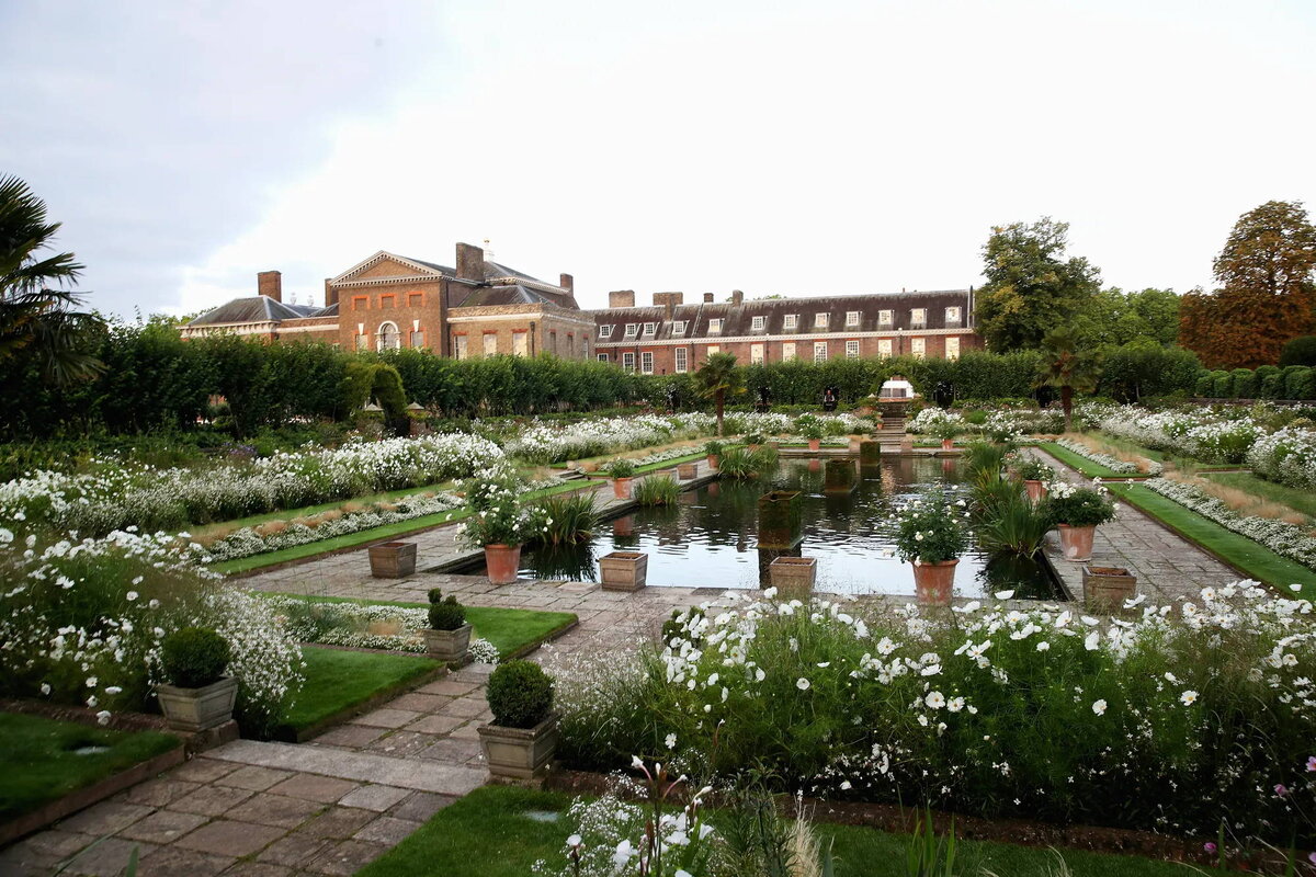 Sunken Garden у Кенсингтонского дворца, где состоится открытие памятника