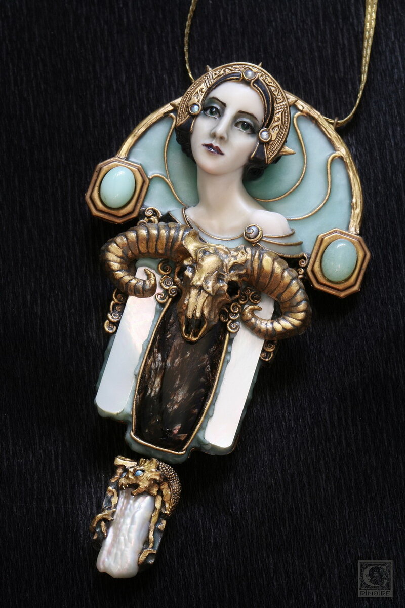 Вот эта штучка по моему самая офигенная. Из открытого источника Яндекс картинки. Работы из мастерской  " гримуар чёрной курочки"