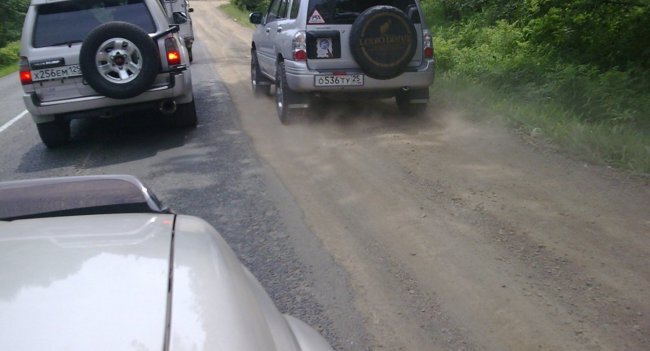 Некоторые защитники правды снимают подобные манёвры, а затем пересылает их с пояснениями в ГИБДД