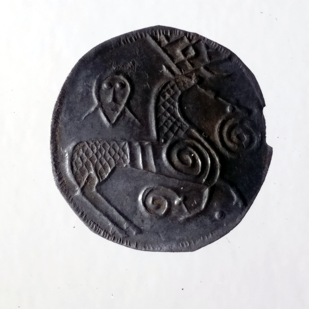 Монета конунга Гудфреда из клада в Рибе (начало 800-х годов). На очищенной монете отчетливо видно изображение оленя