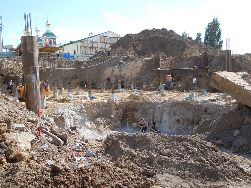 6 июня 2021 г. Мы продолжаем делать то, что мы уже много наделали (В. С. Черномырдин). Побывал в кремле и поснимал. Там территория закрыта и охрана не пускает.-22