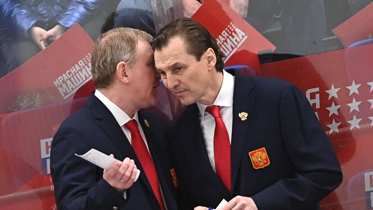    Главный тренер сборной России Алексей Жамнов (слева) и тренер сборной Сергей Федоров© РИА Новости / Алексей Филиппов
