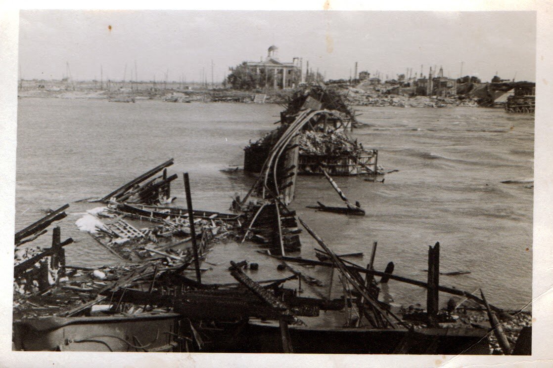 Взорванный порт. Источник: history-foto.livejournal.com