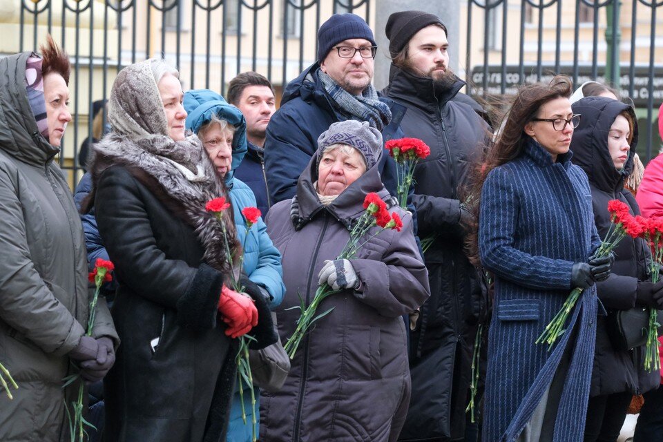     Петербуржцы почтили память блокадных жителей и их спасителей. Артем КИЛЬКИН