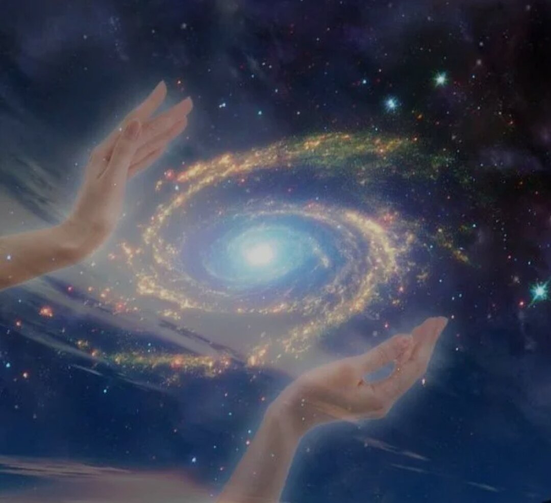 Энергия года мир. Гармония Вселенной. Вселенная в руках. Вселенная в руках Бога. Бог Вселенной.