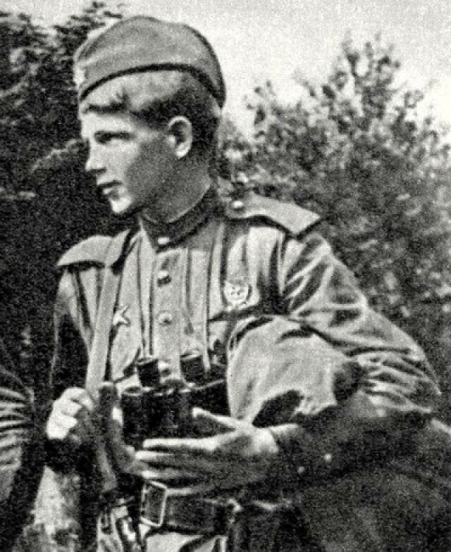 Василий Курка снайпер. Картинка взята из источника: https://stihi.ru/pics/2020/05/02/5283.jpg.