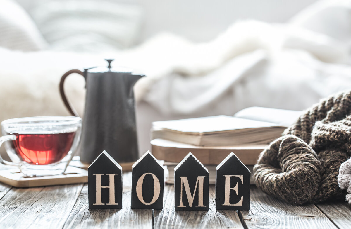 <a href="https://ru.freepik.com/free-photo/still-life-autumn-mood-in-the-home-atmosphere_10896320.htm#query=%D0%BA%D0%B2%D0%B0%D1%80%D1%82%D0%B8%D1%80%D0%B0%20%D0%BC%D0%B5%D1%87%D1%82%D1%8B&position=4&from_view=search&track=ais">Изображение от pvproductions</a> на Freepik