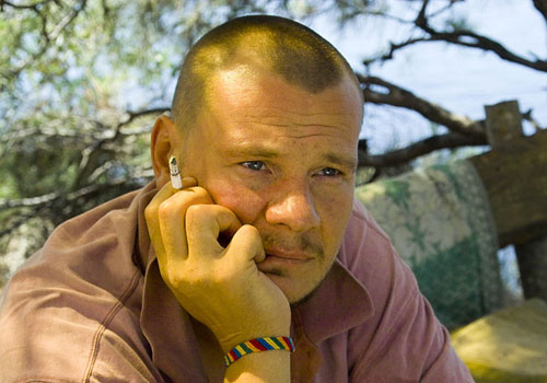  Он завоевал сердца зрителей, когда в девять лет сыграл Гекльберри Финна в детском фильме про Тома Сойера. И попал он в этот фильм не по блату. А благодаря бабушке, которая отвела внука на кинопробы.-13