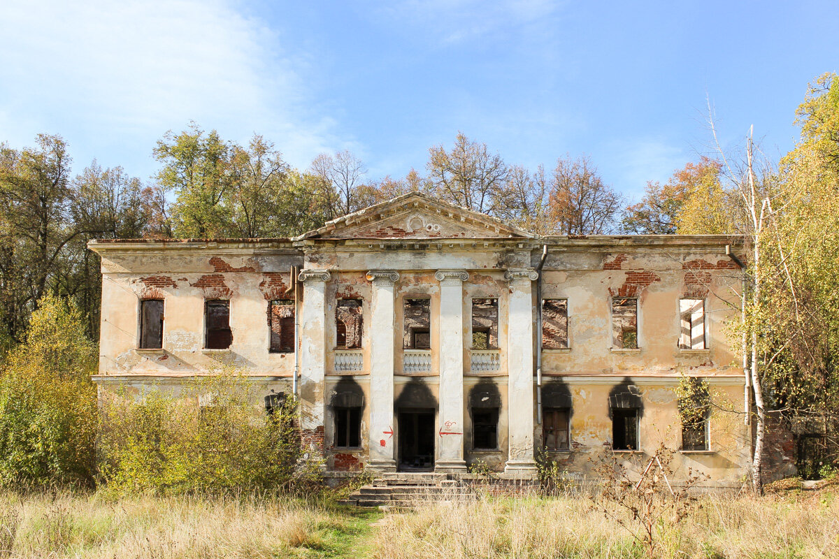 Западный флигель усадьбы Гребнево