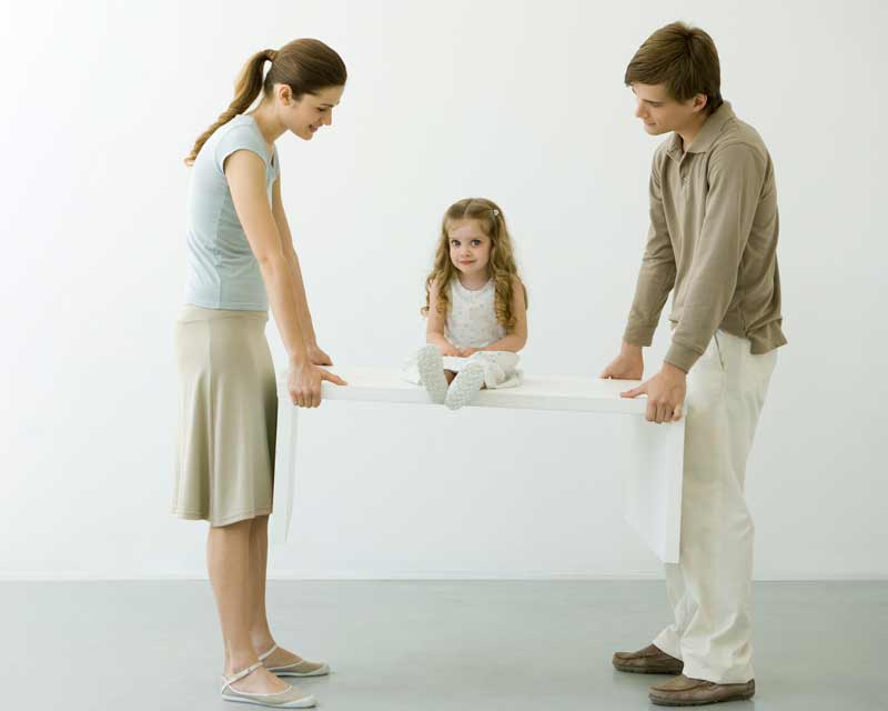 Психолог развод родителей. Манипуляция детьми. Ребенок манипулирует. Манипуляция родителями. Манипуляция родителей детьми.