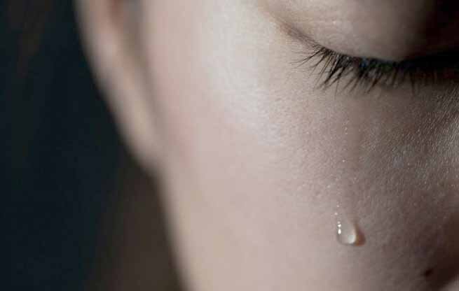 Так бывает, что на глазах вдруг наворачиваются слезы, но плакать в этот момент вам совсем не хочется.