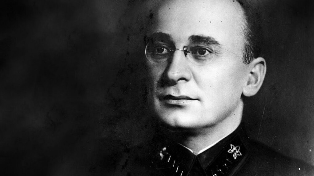 Берия Лаврентий Павлович (1899–1953) — советский партийный и государственный деятель, генеральный комиссар государственной безопасности, Маршал Советского Союза и Герой Социалистического Труда, с именем которого связываются как сталинские репрессии, так и важнейшие достижения СССР сталинской эпохи. Источник фото: otr-online.ru