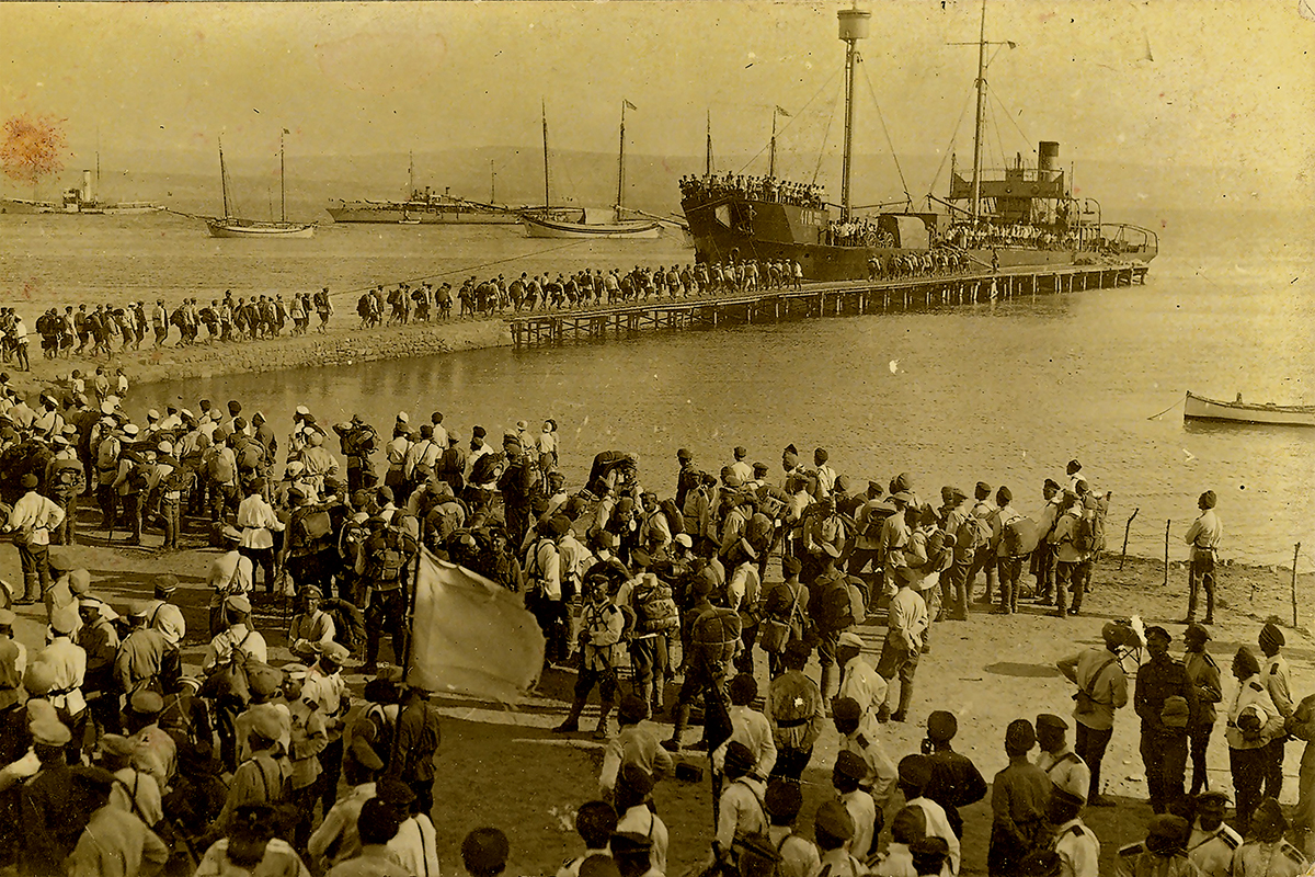 Эвакуация белой армии из Крыма в 1920. Эвакуация армии Врангеля из Крыма. Врангель Севастополь 1920. Исход белой армии из Крыма 1920.