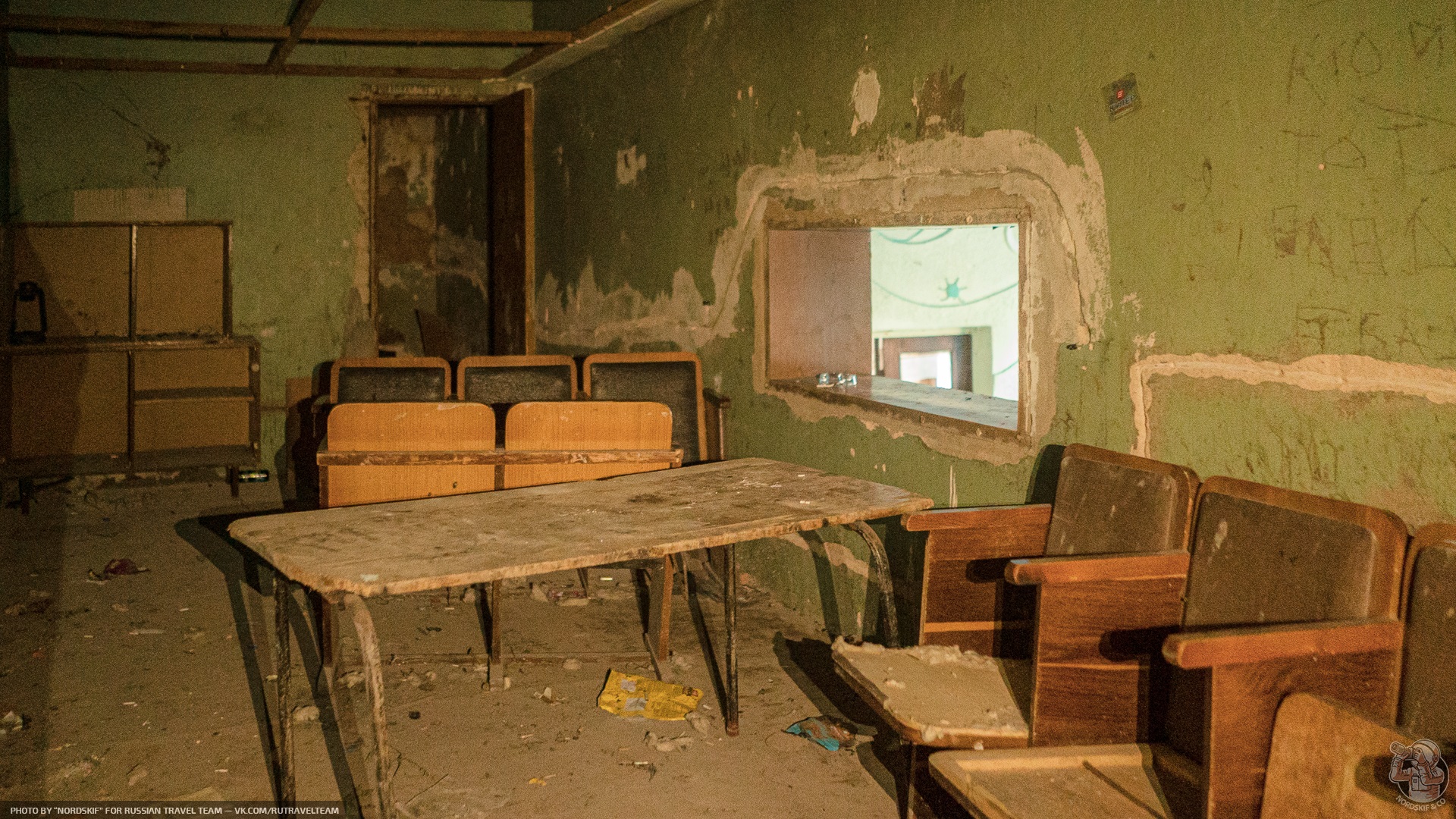 Дом Культуры в Заливино: не пожалел, что заглянул в заброшенный советский ДК. Внутри красотища!18