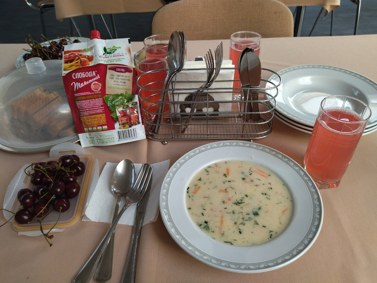 Вчерашний обед: сырный суп с ветчиной и черееешенка) 