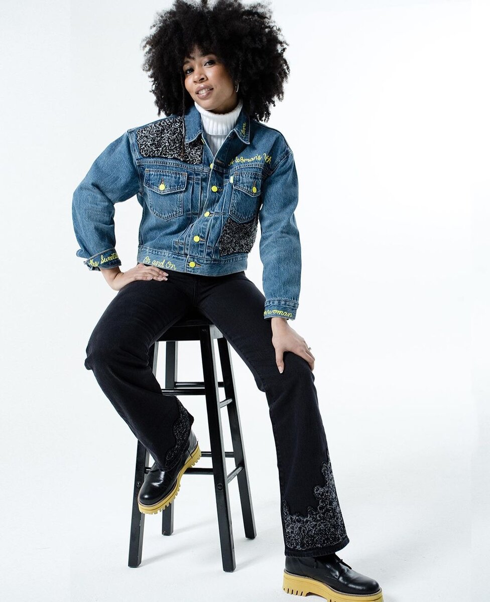https://www.instagram.com/levis/