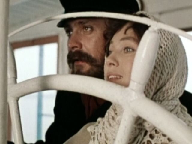 Кадр из фильма "Жестокий романс"