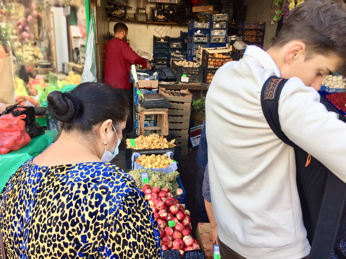 На рынках Санкт-Петербурга мигрантов ссобенно много