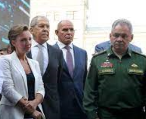 Министр Иностранных Дел Лавров и Министр Обороны Шойгу выставили свои кандидатуры в список лиц, возглавляющих партию "Единая Россия" в ГД и за её победу на выборах.