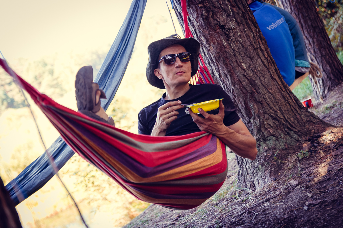 Завтрак в гамаке - одновременно два удовольствия.