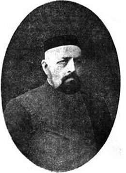 Например, гласный Мухаметзян Сайдашев инициировал в начале ХХ века электрификацию улиц Старо-Татарской слободы, а гласный Бадретдин Апанаев добился озеленения Юнусовской площади в той же слободе. Кстати, дом купца тоже находился на этой площади, и местные жители (очень уважаемые татарские семейства) всегда жаловались на пыль и грязь. Лишь в 1908 году городские власти выделили средства на благоустройство Юнусовской площади г. Казани.