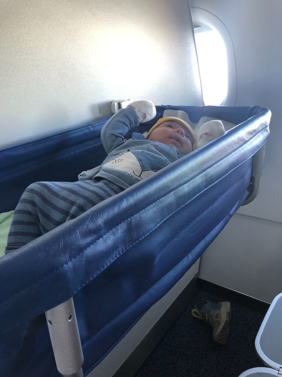 Мой малыш проспал в этом удобном приспособлении почти весь полёт Красноярск- Москва.
