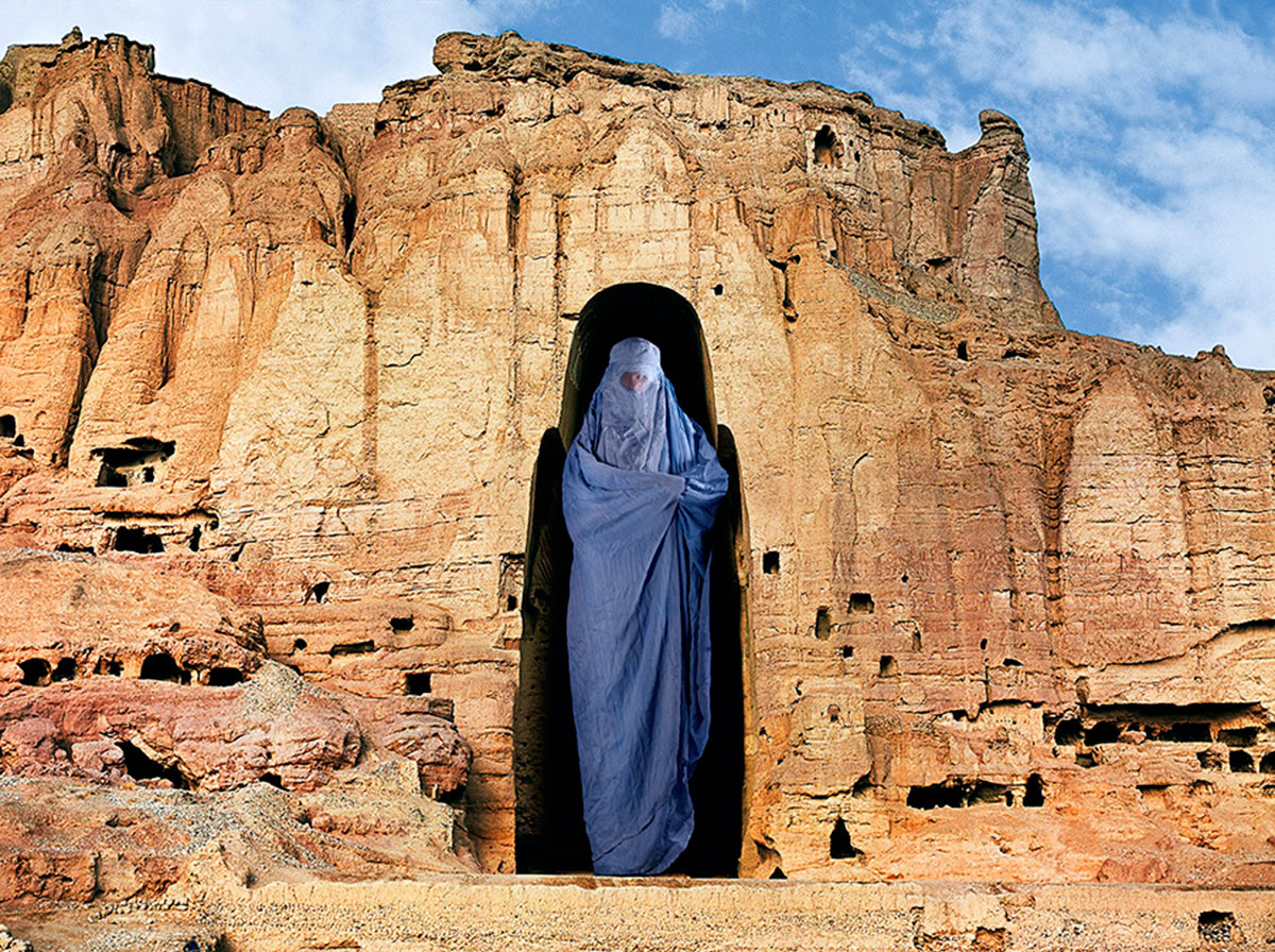  До 26 февраля 2001 года здесь были гигантские каменные статуи Будды