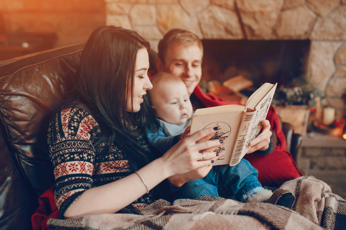 Совместное чтение книг. Чтение книг детям. Чтение сказок. Совместное чтение родителей с детьми. Чтение книг семьей.